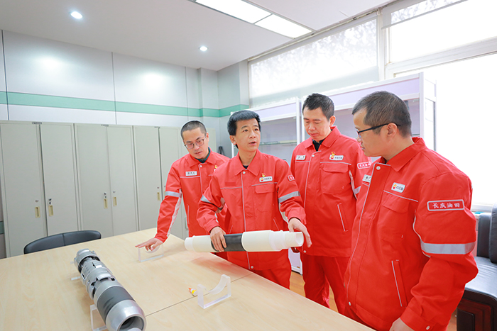 261019科研人员赴致密油水力压裂实验场进行合力攻关（周秀娟 摄）.jpg